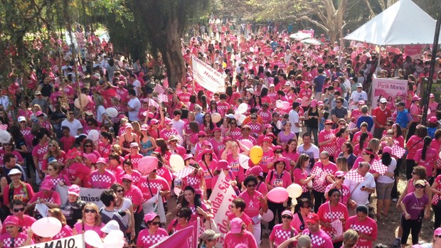 caminhada das vitoriosas câncer de mama mulheres porto alegre parcão (Foto: Luciane Kohlmann/RBS TV)