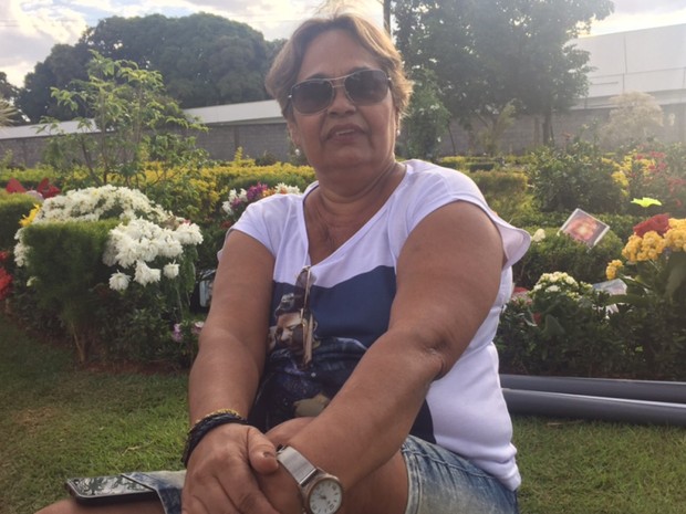 Aposentada de 64 anos viajou do Rio de Janeiro para participar de homenagens a Cristiano Arajo em Goinia (Foto: Murillo Velasco/G1)