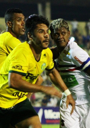 Zagueiro Índio, do River-PI (Foto: Emanuele Madeira/GloboEsporte.com)