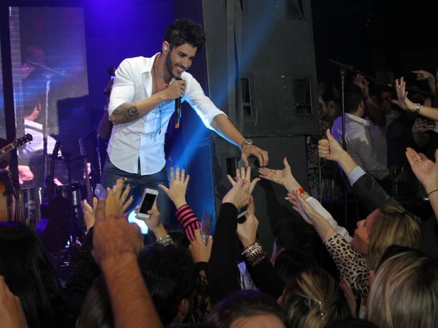 Gusttavo Lima se apresenta em boate em São Paulo (Foto: Thiago Duran/ Ag. News)