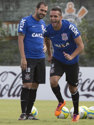 Renato Augusto desaba na comemoração e agradece a Danilo