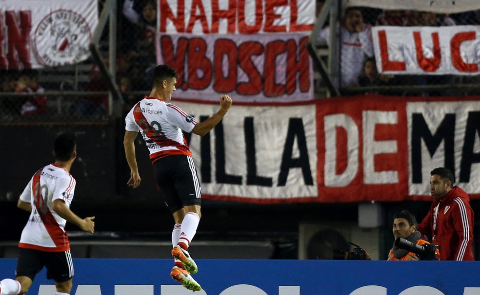 Zagueiro Lucas Martínez comemora gol pelo River Plate na Copa Libertadores (Foto: Marcos Brindicci/Reuters)
