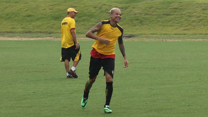 Da Silva, volante Globo FC (Foto: Canindé Pereira) Da Silva, volante Globo FC (Foto: Canindé Pereira)