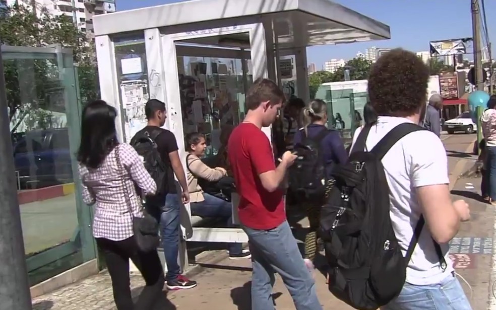 Estudantes terão de migrar do Passe Escolar para o Passe Livre Estudantil, em Goiás (Foto: Reprodução/TV Anhanguera)