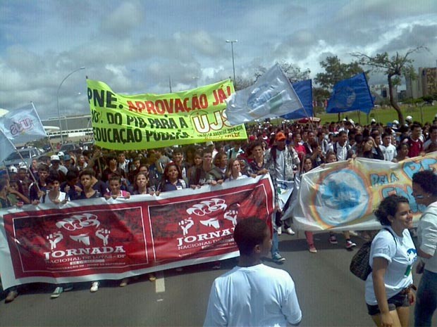 Estudantes fazem manifestação na Esplanada dos Ministérios, em Brasília (Foto: Kleber Alexandre/G1 DF)