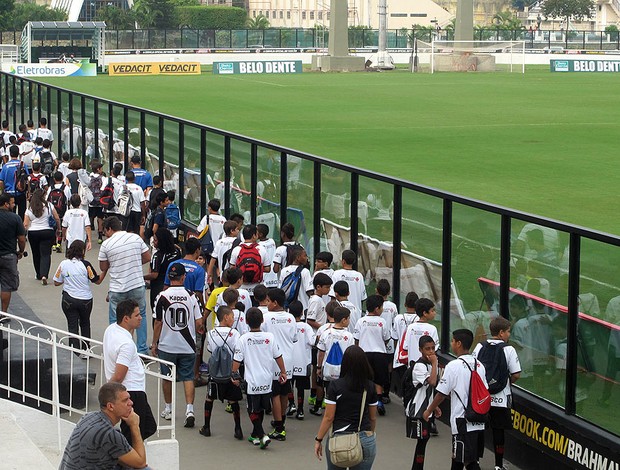 torcida vasco treino  (Foto: Gabriel Fricke / Globoesporte.com)