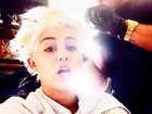 Miley Cyrus retoca o loiro: 'Cuidando das raízes'