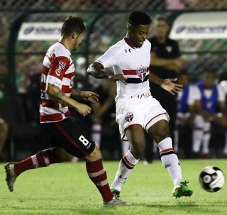 Linense x São Paulo Michel Bastos (Foto: Célio Messias/Estadão Conteúdo)