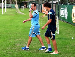 Sem notícias de Valdivia, empresário diz ter proposta de clube da França