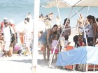 Claudia Mauro aproveita praia com os filhos