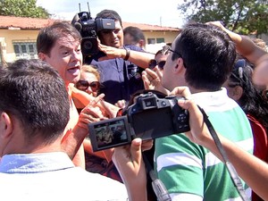 Cid Gomes discute com Capitão Wagner (Foto: TV Verdes Mares/Reprodução) Cid Gomes discute com Capitão Wagner (Foto: TV Verdes Mares/Reprodução)