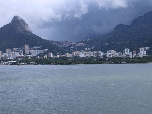 Frente fria chega ao Rio com chuva e vento nesta quarta-feira (Foto: José Raphael Berredo/G1)