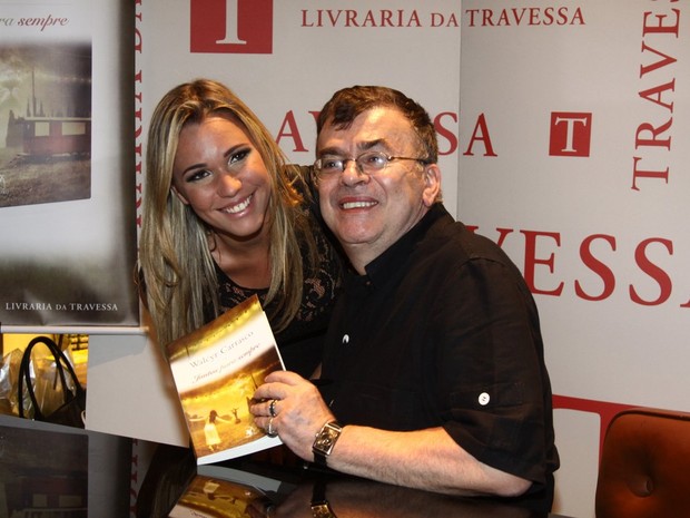 Ex-BBB Marien prestigia lançamento de livro de Walcyr Carrasco no Rio (Foto: Gabriela Andrade/ Foto Rio News)