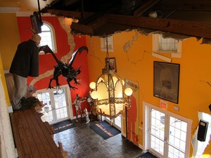 Interior do Ripley’s Odditorium, prédio que parece rachado na cidade de Branson, EUA (Foto: Divulgação/Ripley’s Odditorium)