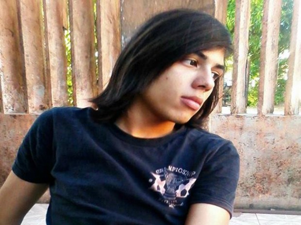 Adolescente foi morto em novembro de 2013, em frente a Casa do Artesão (Foto: Reprodução/Facebook) Adolescente foi morto em novembro de 2013, em frente a Casa do Artesão (Foto: Reprodução/Facebook)