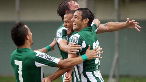Comemoração dos atletas do Coritiba, após a goleada de 7 a 0 sobre o Rio Branco-PR (Foto: Divulgação / Site oficial do Coritiba)