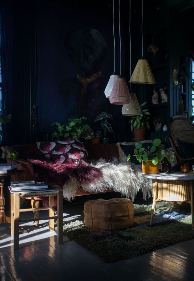 Mundo Design: Artista transforma casa vitoriana usando paredes escuras e  móveis vintage na Noruega - Shopping Casa & Design
