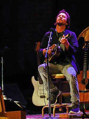 Eddie Vedder assume lado 'tiozão', mas mantém voz potente em SP (Flavio Moraes / G1)