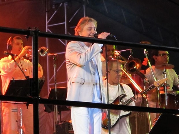 Fábio Jr inicia apresentação na Avenida Paulista (Foto: Juliana Cardilli/G1)