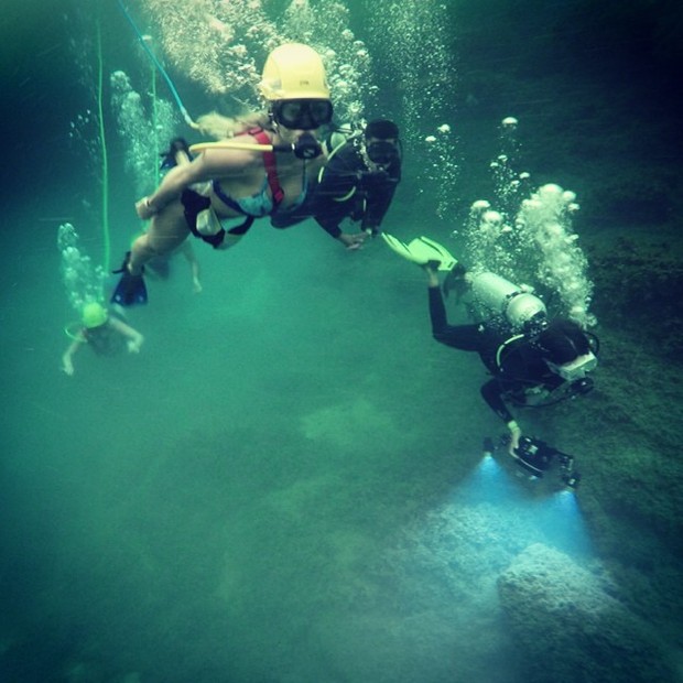 Aryane Steinkopf mergulha em Cancún, no México (Foto: Instagram/ Reprodução)