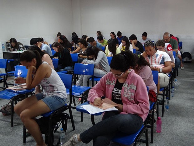 UPE registra abstenção de 20,29% no 2º dia de provas do vestibular (Foto: Katherine Coutinho / G1)