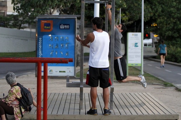 André ex-bbb malhando em orla no Rio de Janeiro (Foto: Gil Rodrigues/ FotoRio News)