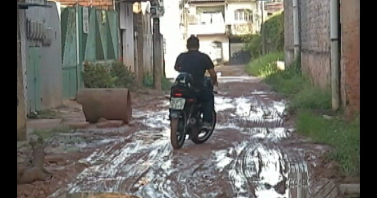 Moradores de via em Ananindeua pedem obras de saneamento - Globo.com