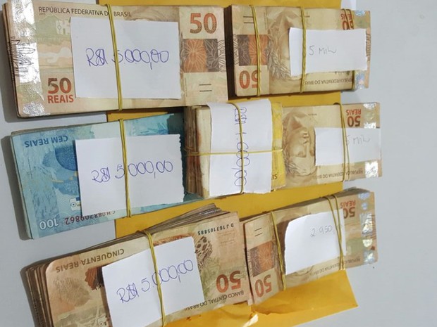 Dinheiro apreendido durante operação da PF em Camutanga, PE (Foto: Divulgação/Polícia Federal)