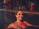 Depois de show, Ivete Sangalo posta foto de biquíni em piscina: 'Eu mereço'