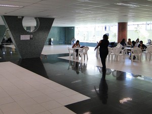 Ambiente de convivência do Colégio Bernoulli, em Belo Horizonte (Foto: Pedro Triginelli/G1)