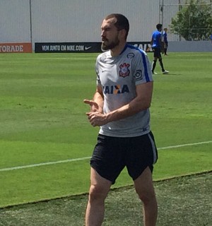 Oswaldo esboça escalação do Timão para o clássico; Walter tenta retornar