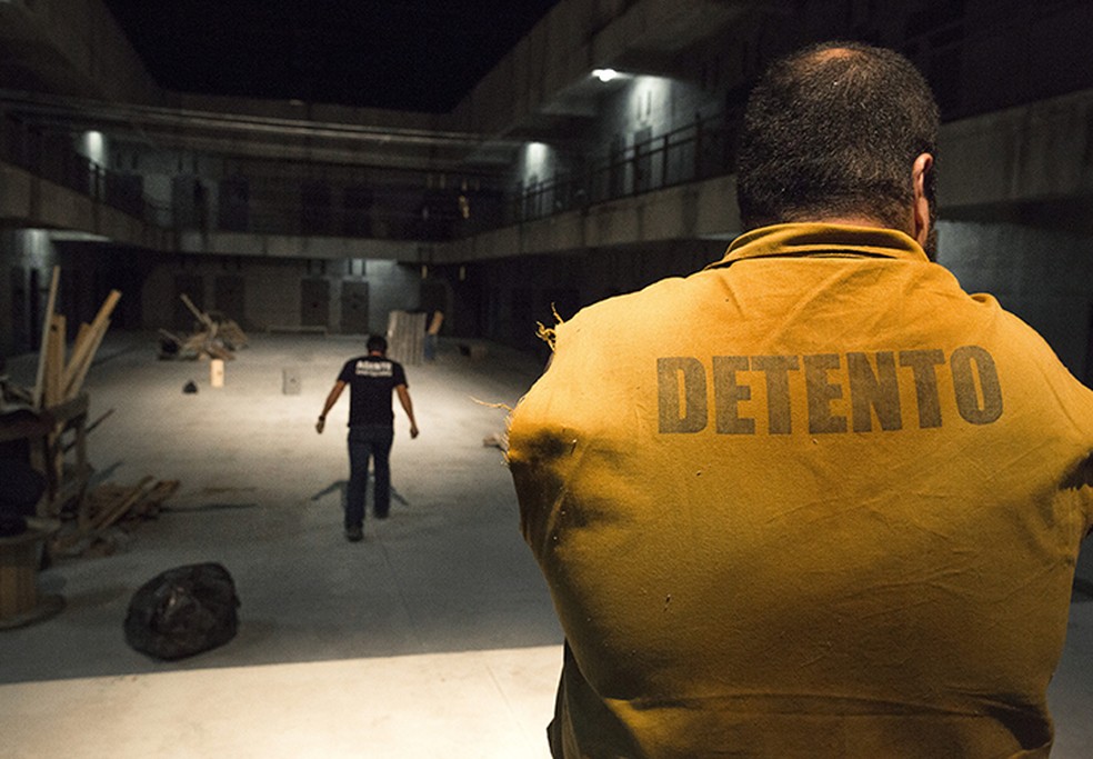 'Carcereiros' estreia nesta quinta, 8/6, no Globo Play! (Foto: Marcelo Tabach / TV Globo)