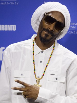 O rapper Snoop Dogg, que agora quer ser chamado de Snoop Lion, no Festival de Cinema de Toronto nesta sexta-feira (7) (Foto: Fred Thornhill/Reuters)