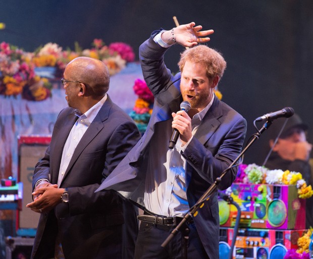 Príncipe Harry em show do Coldplay (Foto: Getty Images)