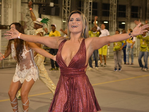 Márcia Imperator em ensaio da Unidos do Peruche no sambódromo do Anhembi, em São Paulo (Foto: Eduardo Graboski e Lipe Aramuni/ Mais Mídia/ Divulgação)