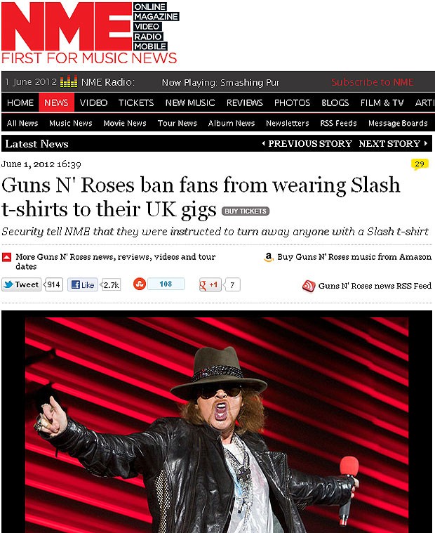 Matéria do 'NME' mostra que, em shows do Guns N' Roses, fãs são proibidos de usar camiestas de Slash, ex-guitarrista da banda  (Foto: Reprodução/NME)