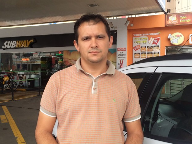 Saulo Vieira de Morais teme que desconto da gasolina não chegue às bombas de Goiânia Goiás (Foto: Vanessa Martins/G1)