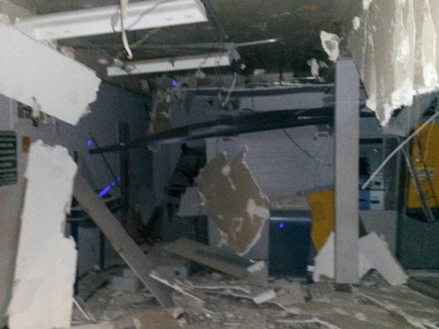 Criminosos fortemente armados explodiram caixas eletrônicos em Riacho dos Machados (Foto: Amanda Caires/Arquivo Pessoal)