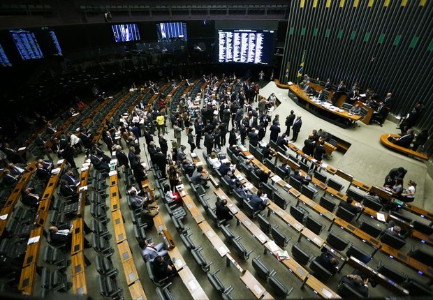 Sessão da Câmara dos Deputados para analisar e votar o projeto sobre a renegociação da dívida dos estados com o governo federal (Foto: Marcelo Camargo/Agência Brasil)