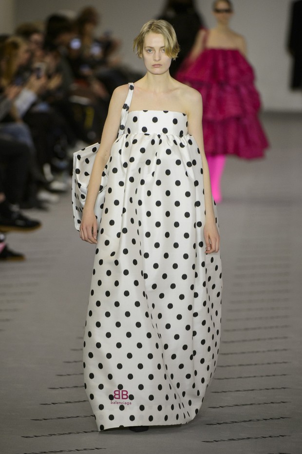 Couture Is Back At Balenciaga - | en