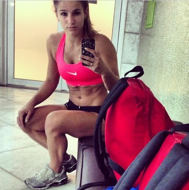 Jade Barbosa posta foto da fisioterapia (Foto: Reprodução/Instagram)