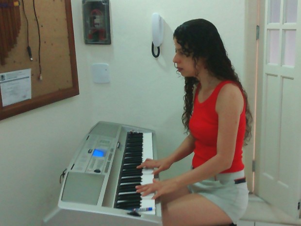Sara Bentes, de Volta Redonda, é cantora, compositora, atriz (Foto: Cristiane Mendes/G1)