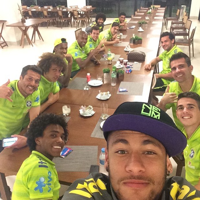 Foto da janta da Seleção ultrapassou 1 milhão de curtidas (foto: Reprodução/Instagram)