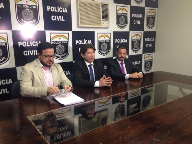Delegados esclareceram detalhes do caso da menina de três anos que foi morta a facadas em Taquaritinga do Norte (Foto: Rodrigo Miranda/G1) Delegados esclareceram detalhes do caso da menina de três anos que foi morta a facadas em Taquaritinga do Norte (Foto: Rodrigo Miranda/G1)