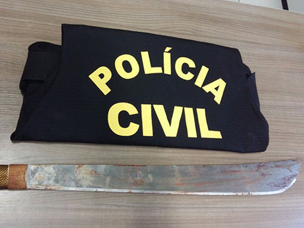 Marido usou facão para decepar as mãos da mulher, segundo a polícia (Foto: Polícia Civil/Divulgação)