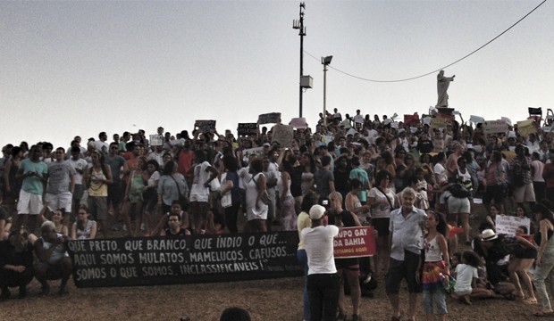 Baianos realizam protesto contra o deputado federal Marco Feliciano (Foto: Carol Morena / Arquivo Pessoal)