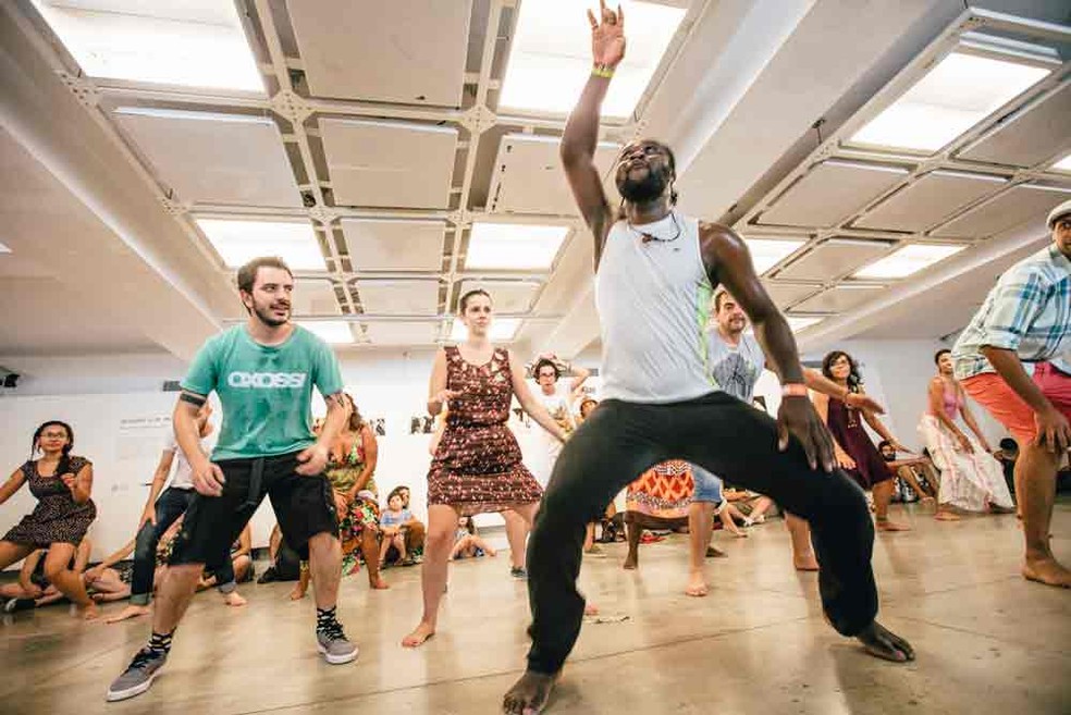Natural do Togo, Sassou Espoir Ametoglo dá aulas de dança africana e zumba em SP (Foto: Leticia Godoy/Divulgação/Conectados)