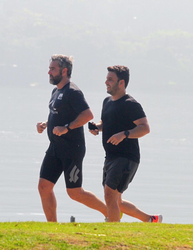 Thierry Figueira se exercita com personal trainer no Rio (Foto: Daniel Delmiro/AgNews) Thierry Figueira se exercita com personal trainer no Rio (Foto: Daniel Delmiro/AgNews)