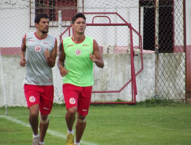 Edson Rocha e Tiago Adan podem voltar a jogar pelo América-RN na sexta-feira (Foto: Tiago Menezes)