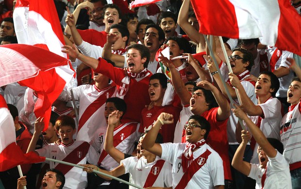torcida do Peru jogo Uruguai (Foto: EFE)